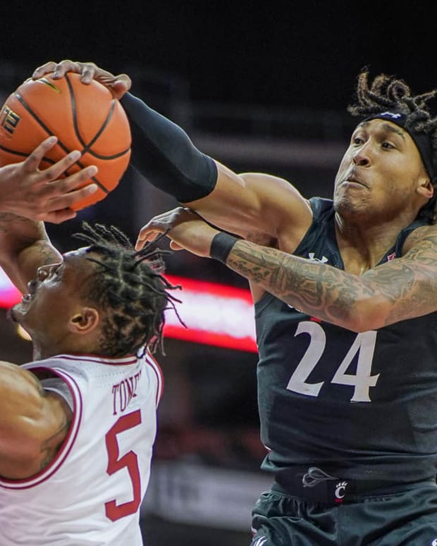 Au'Diese Toney-Cincinnati